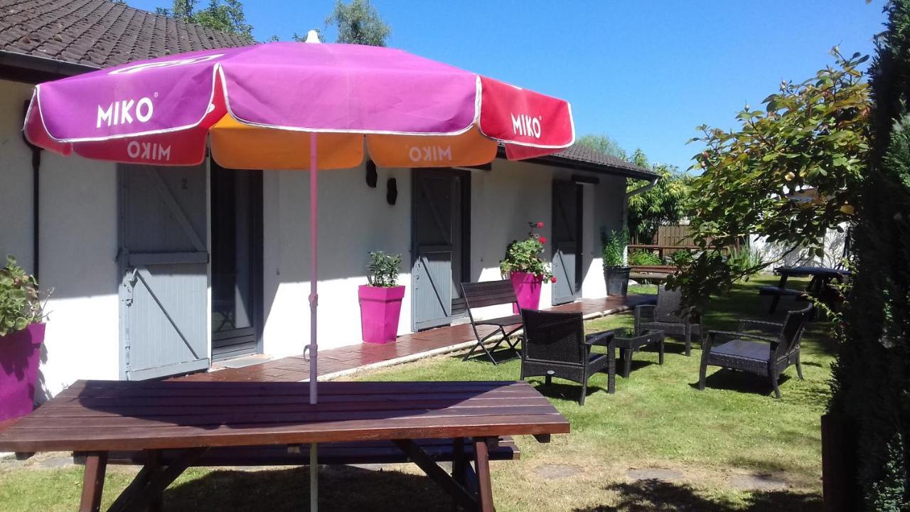 Les Garennes Bed & Breakfast Favieres  Bagian luar foto