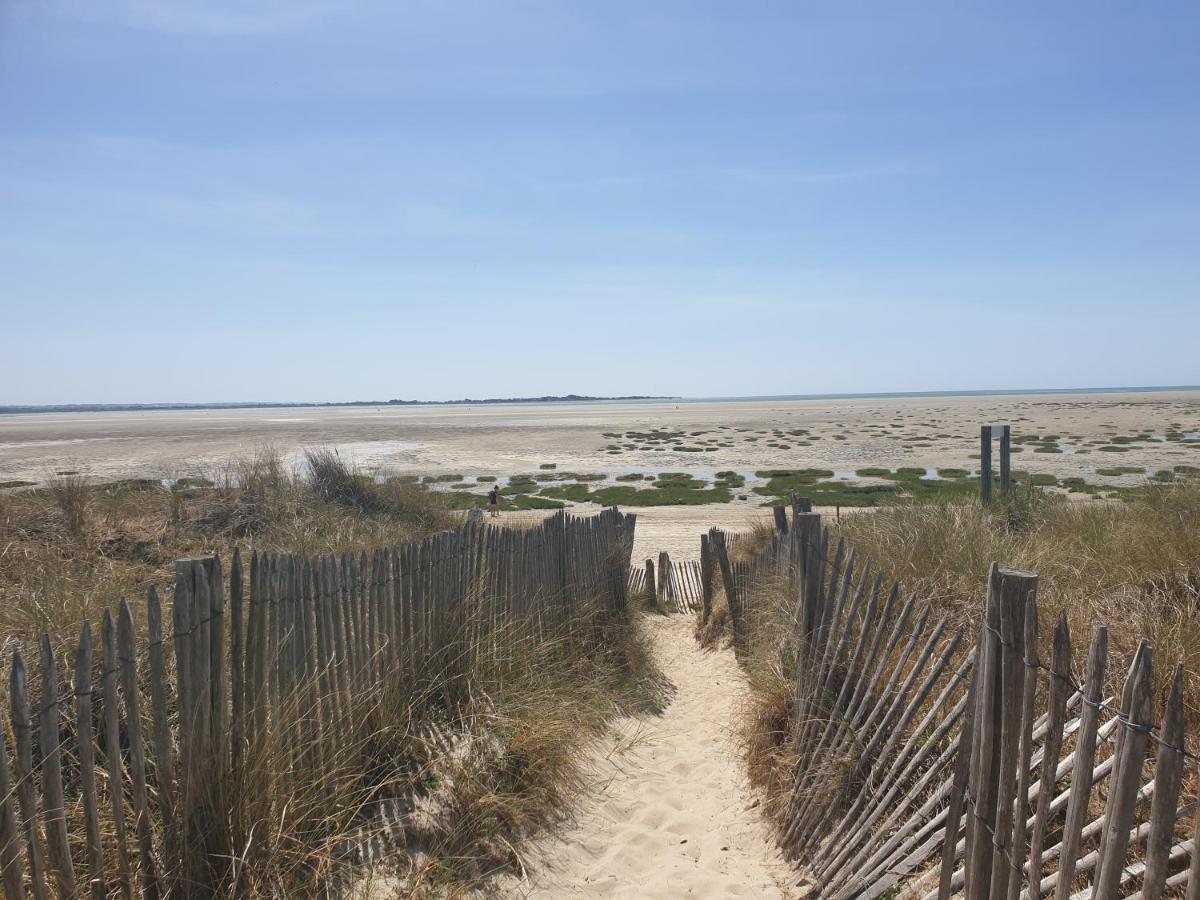 Les Garennes Bed & Breakfast Favieres  Bagian luar foto