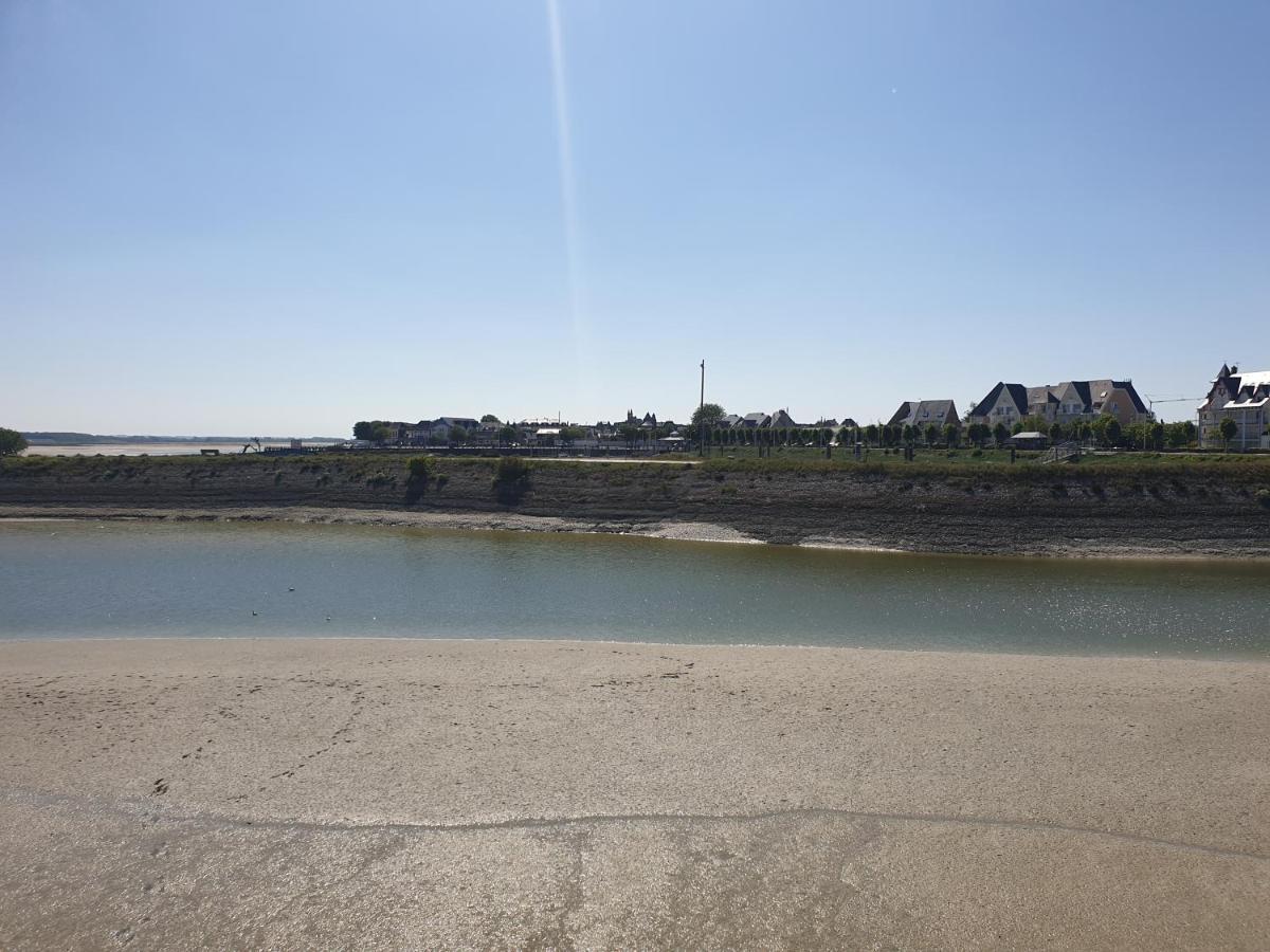 Les Garennes Bed & Breakfast Favieres  Bagian luar foto